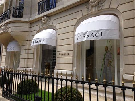 montaigne paris stores